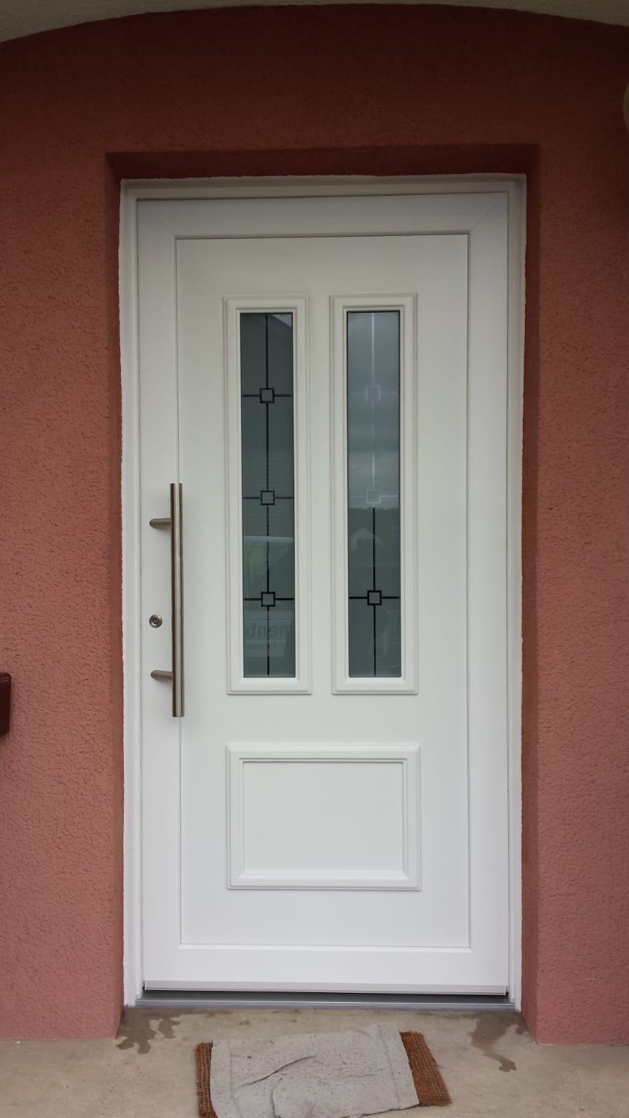 Klassische Haustür weiß